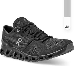 On Cloud XL Low Top Running Sneakers Women's Black 7.5